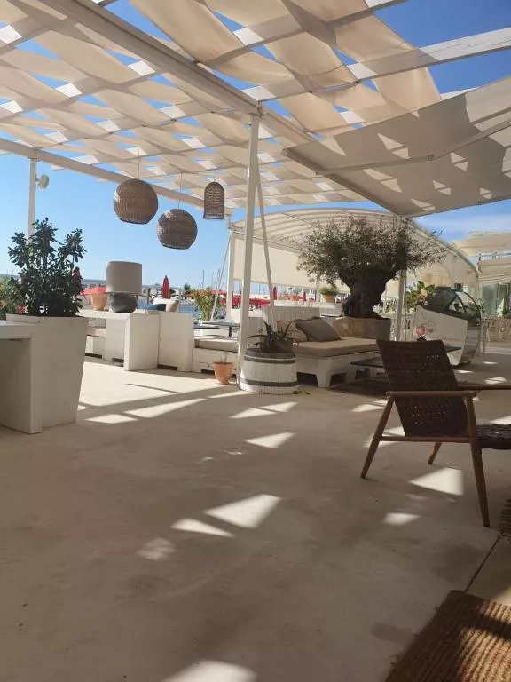 Beachrestaurant und Beachbar in der Marina Dalmacia